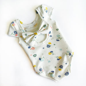 LIMITED EDITION! Dainty little daisy bow back bodysuit