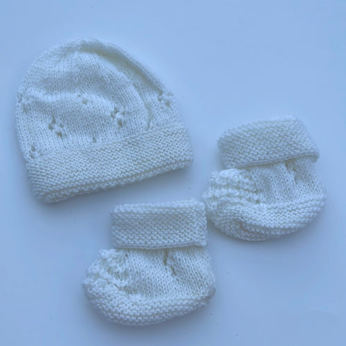 Hand knitted hat and boots set 0-3m