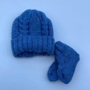 Hand knitted premature boots and hat set