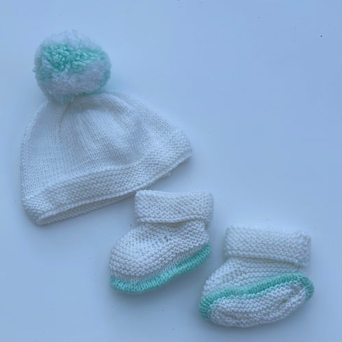 Hand knitted hat and boots set 0-3m