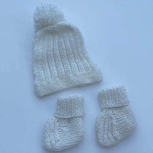 Hand knitted hat and boots set 0-3m